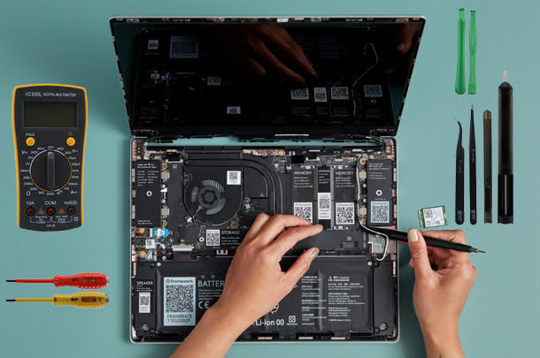 Technician of Guru Computers Repairing laptop img-2