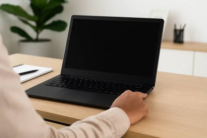  Why Does Your Laptop Screen Turn Black Randomly?